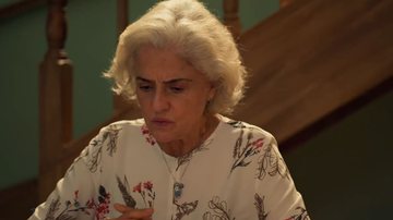 Após algumas decepções amorosas, Noca vê no jogo de cartas uma pessoa nova na vida de Lara; confira - Reprodução/TV Globo