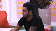 Pedro Scooby percebeu que Arthur Aguiar anda dormindo mais do que o normal no BBB22 - Reprodução/TV Globo