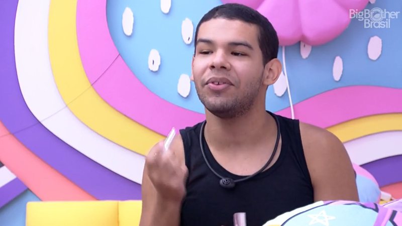 Vyni explicou aos colegas do quarto lollipop que teve um pressentimento sobre a próxima prova do líder do BBB22 - Reprodução/TV Globo