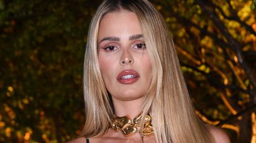 Yasmin Brunet arrasa com vestido fendado até a virilha em evento fashion - AgNews/Leo Franco