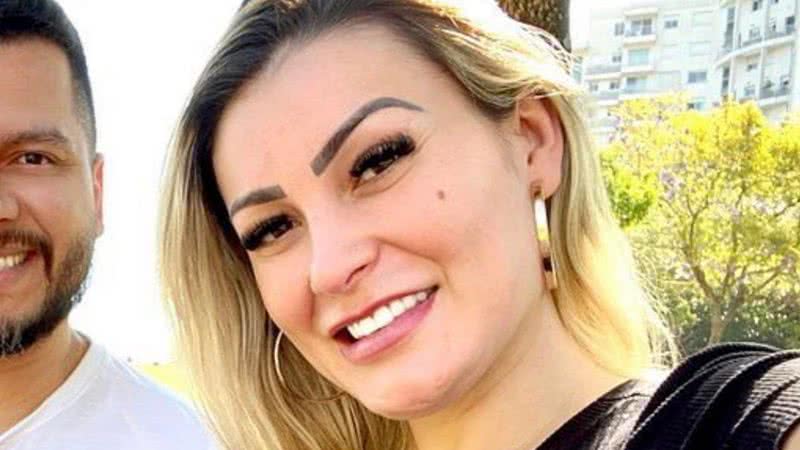 Andressa Urach levanta a camiseta e exibe evolução da gravidez: “Leon só crescendo” - Reprodução/Record TV