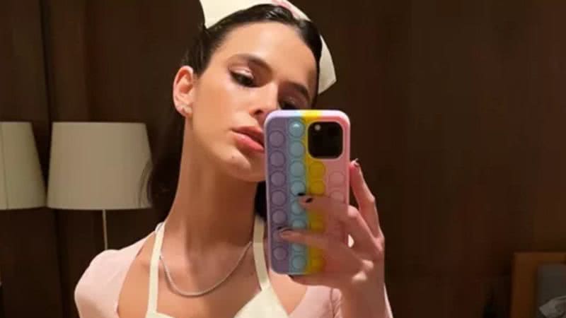 Bruna Marquezine se pronuncia após ser criticada por fantasia de enfermeira: “Jamais seria intenção” - Reprodução/Record TV