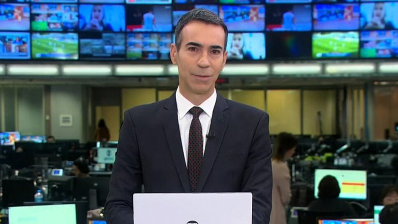 César Tralli retorna à TV Globo após trágica morte da mãe: "Alegria em estar aqui" - Reprodução/TV Globo