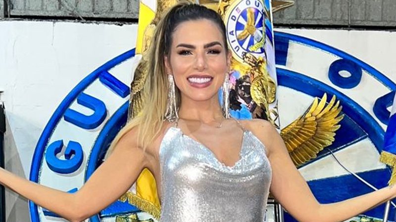 Ex-Fazenda Erika Schneider dispensa calcinha de vestido minúsculo em ensaio de Carnaval - Divulgação