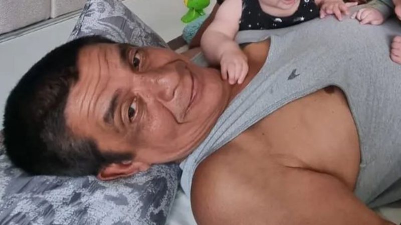 O cantor Zeca Pagodinho se joga no chão e se diverte com os netos; confira - Reprodução/Instagram