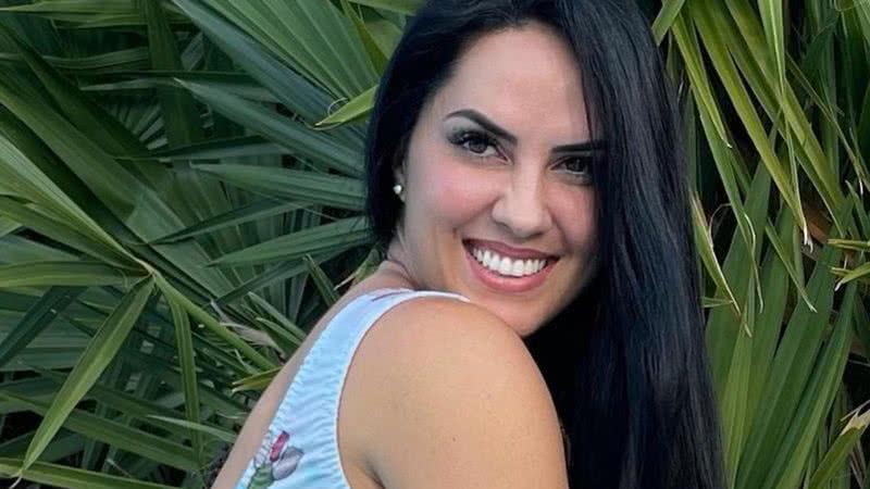 Graciele Lacerda abusa de maiô e deixa escapar tatuagem íntima - Reprodução / Instagram