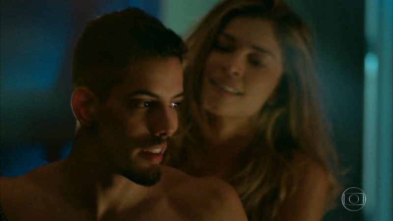 A cena já foi feita na primeira parte do folhetim por Larissa e Sam, personagens de Grazi Massafera e Felipe de Carolis; veja - Reprodução/ TV Globo