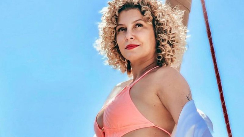 Aos 43 anos, Bárbara Borges ousa ao posar com maiô cavadíssimo: "Maravilhosa" - Reprodução/ Instagram