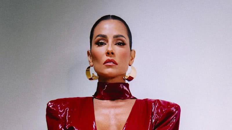 Ousada, Deborah Secco surge em look coladíssimo e mega decotado: "Deusa" - Reprodução/ Nico Rocha