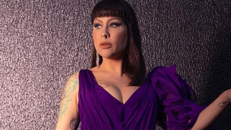 Pitty aposta em vestido fendado e mostra virilha em show - Reprodução/Instagram/Lucca Miranda