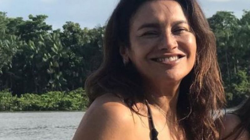 Aos 52 anos, Dira Paes surge de biquíni tomando banho de rio com os filhos: "Belíssima" - Reprodução/Instagram