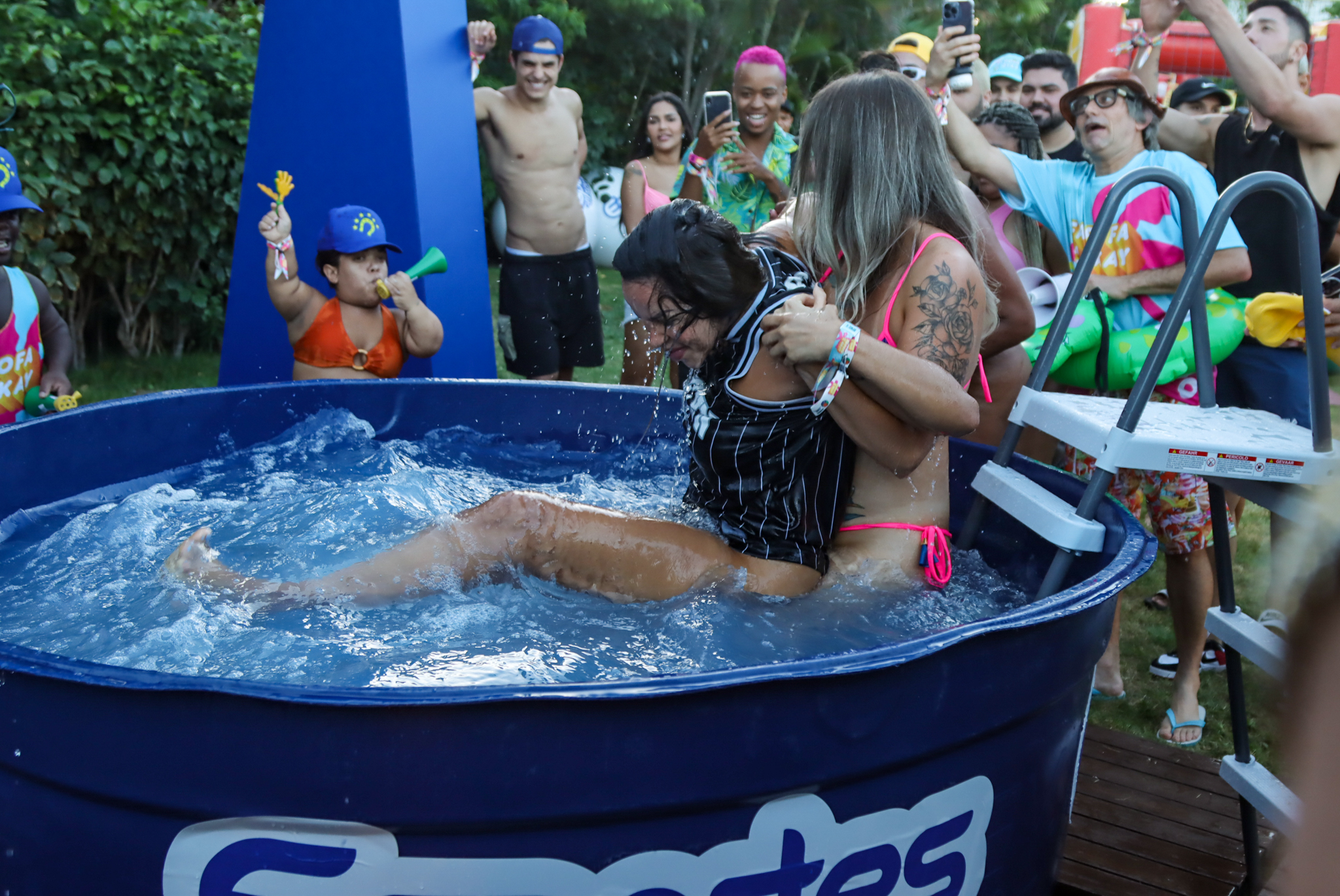 Banheira do Gugu improvisada na 'Farofa'