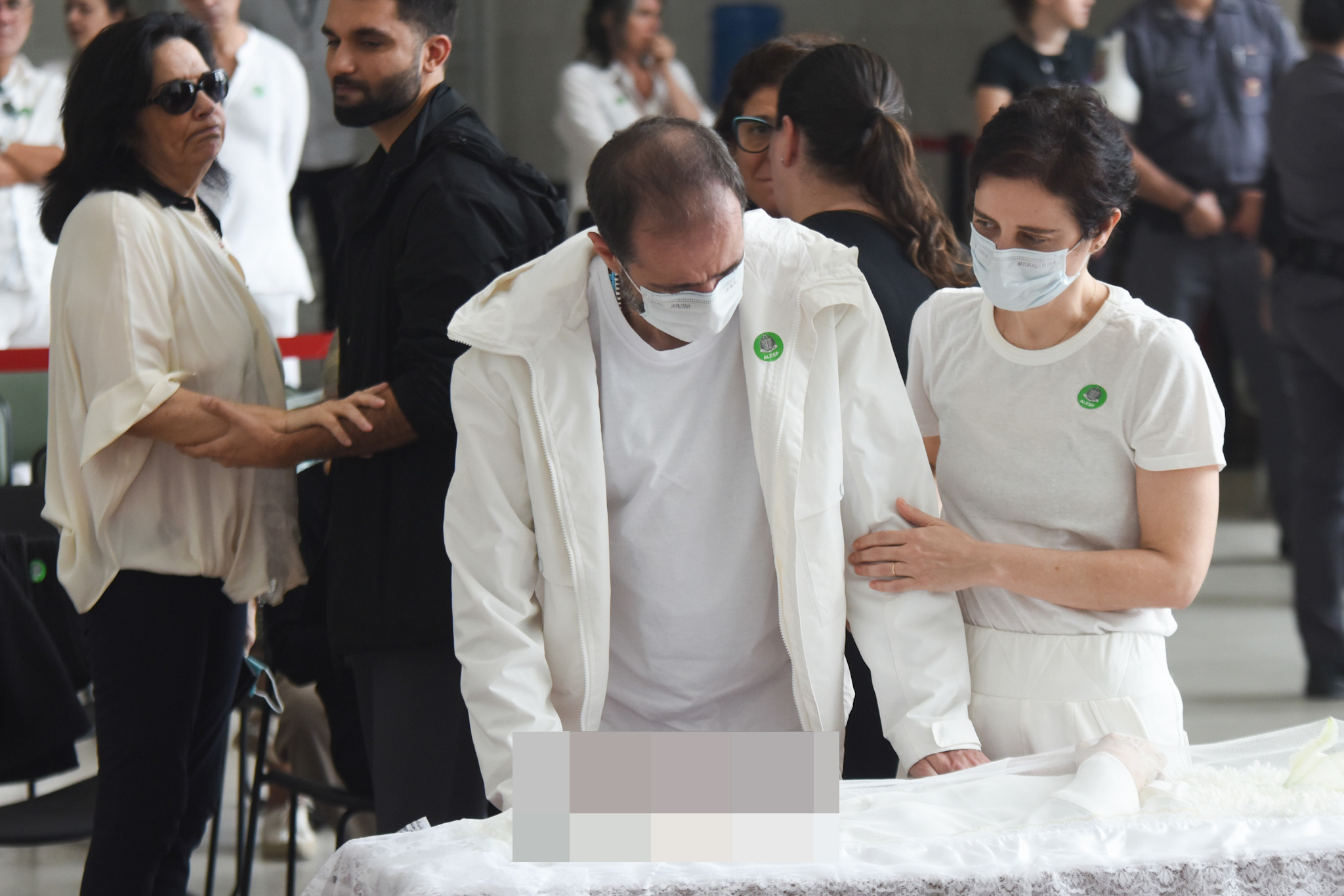 Foto de Moreno Veloso no velório de Gal Costa