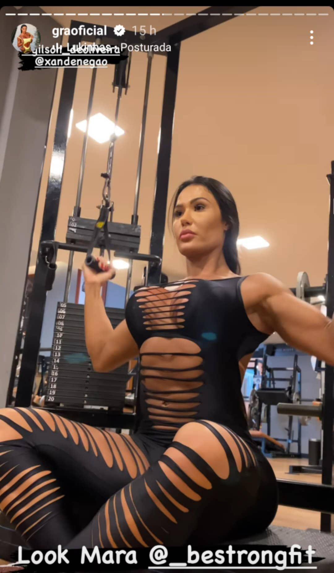 Gracyanne Barbosa de maiô treinando