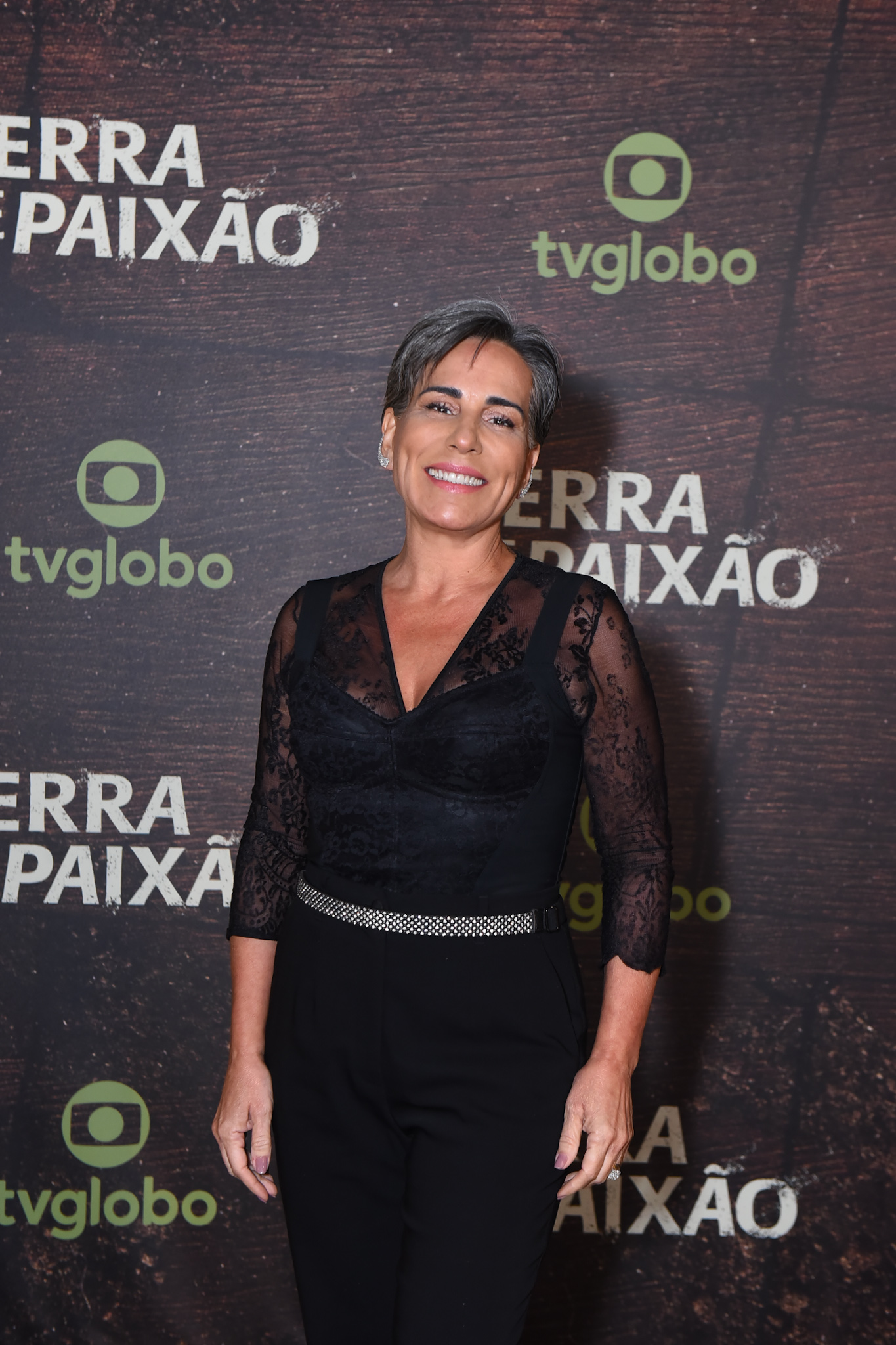 Gloria Pires com look transparente