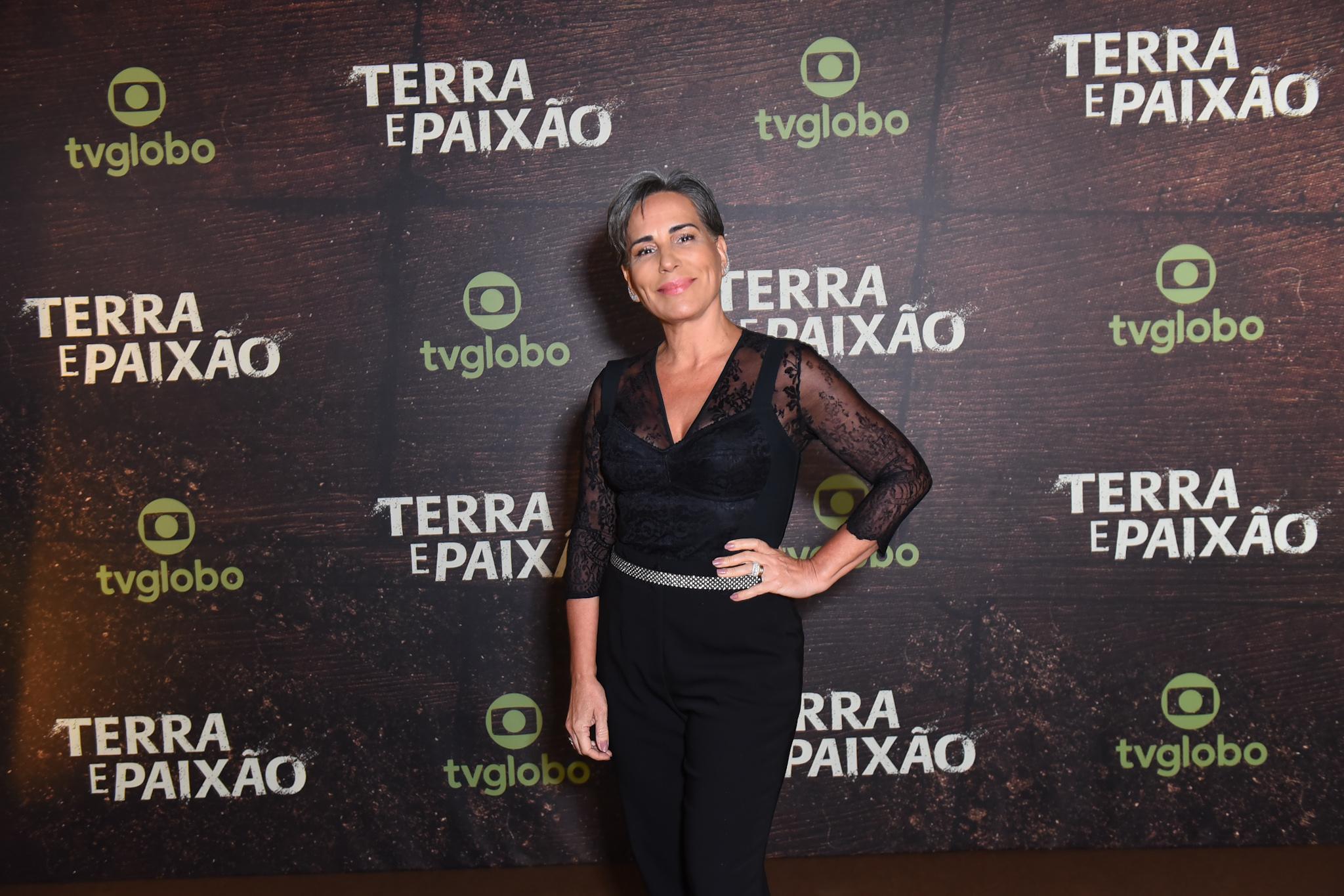 Gloria Pires com look transparente