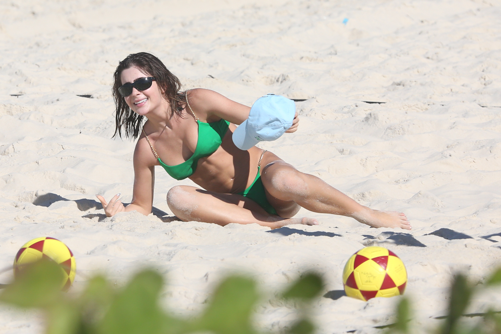 Jade Picon na praia