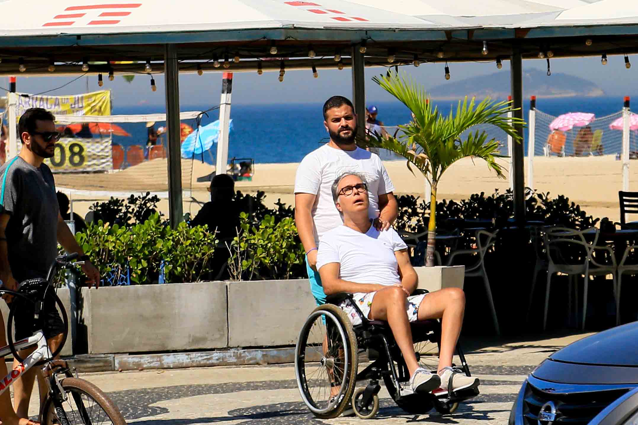 Flávio Silvino em praia no Rio