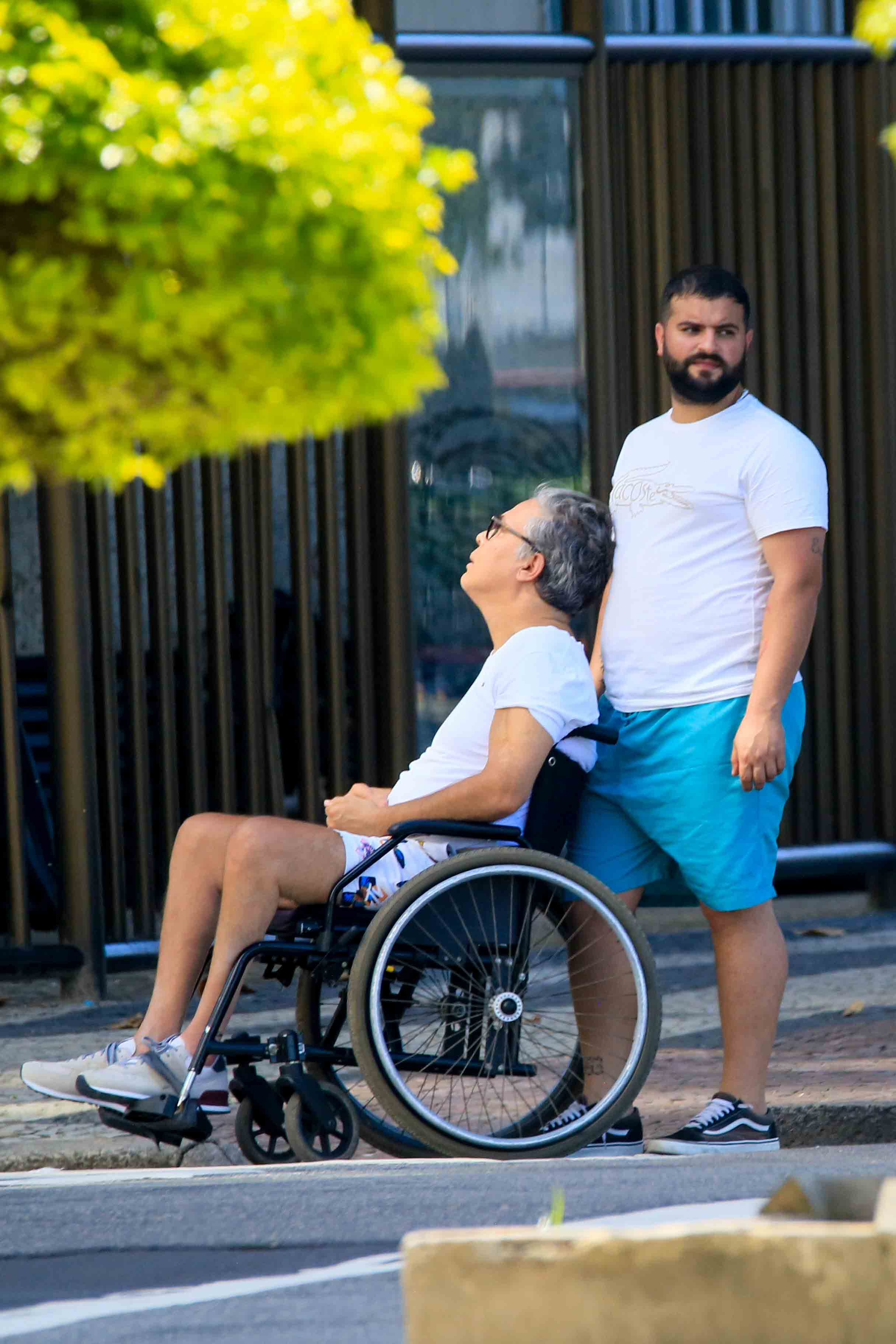 Flávio Silvino em praia no Rio