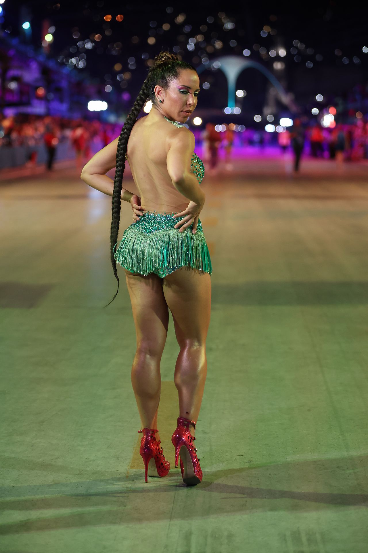 Mulher Melão com look poderoso