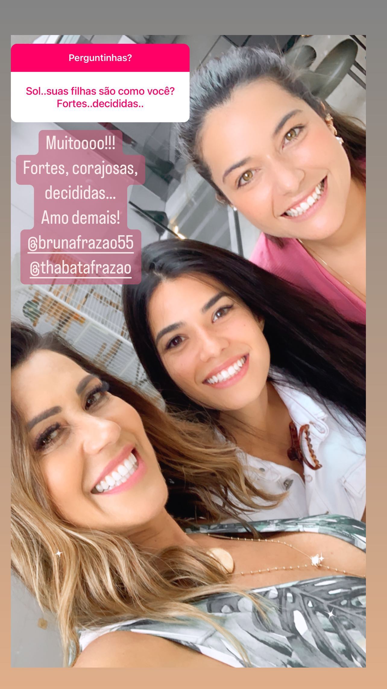 Duas moças! Solange Frazão faz raríssima aparição com as filhas: "Amo demais"