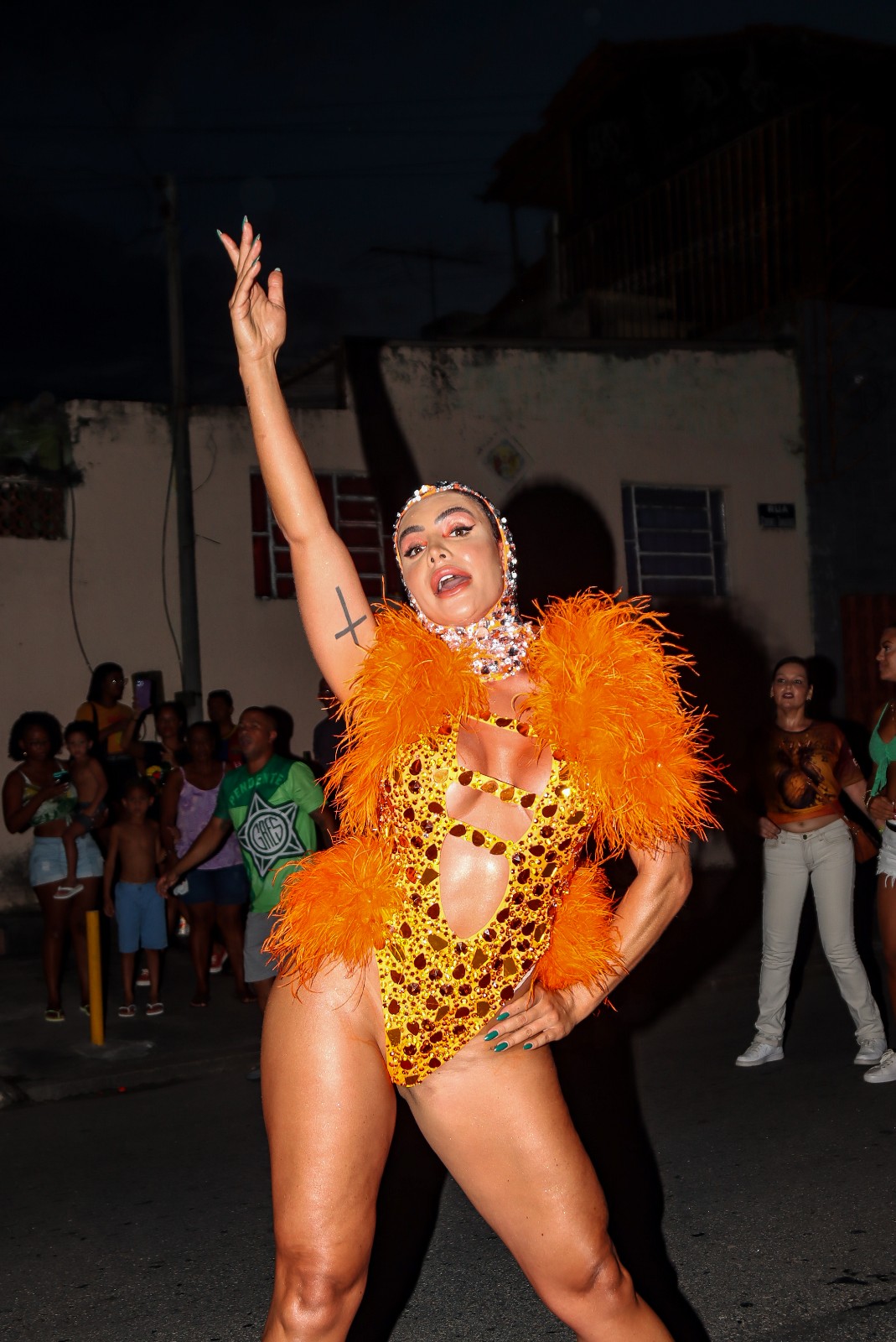 Aline Mineiro em ensaio de Carnaval