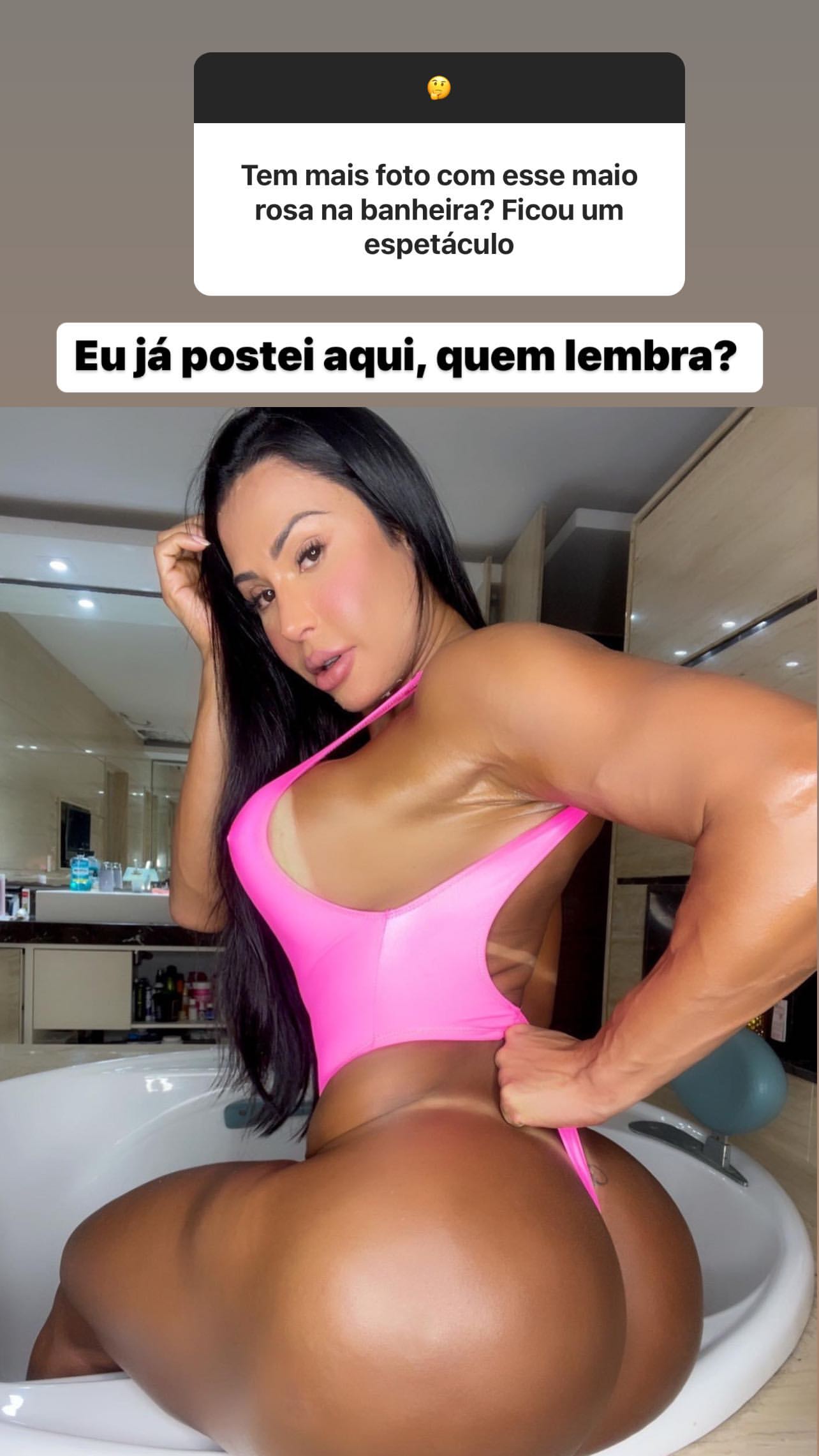 Gracyanne Barbosa puxa maiô