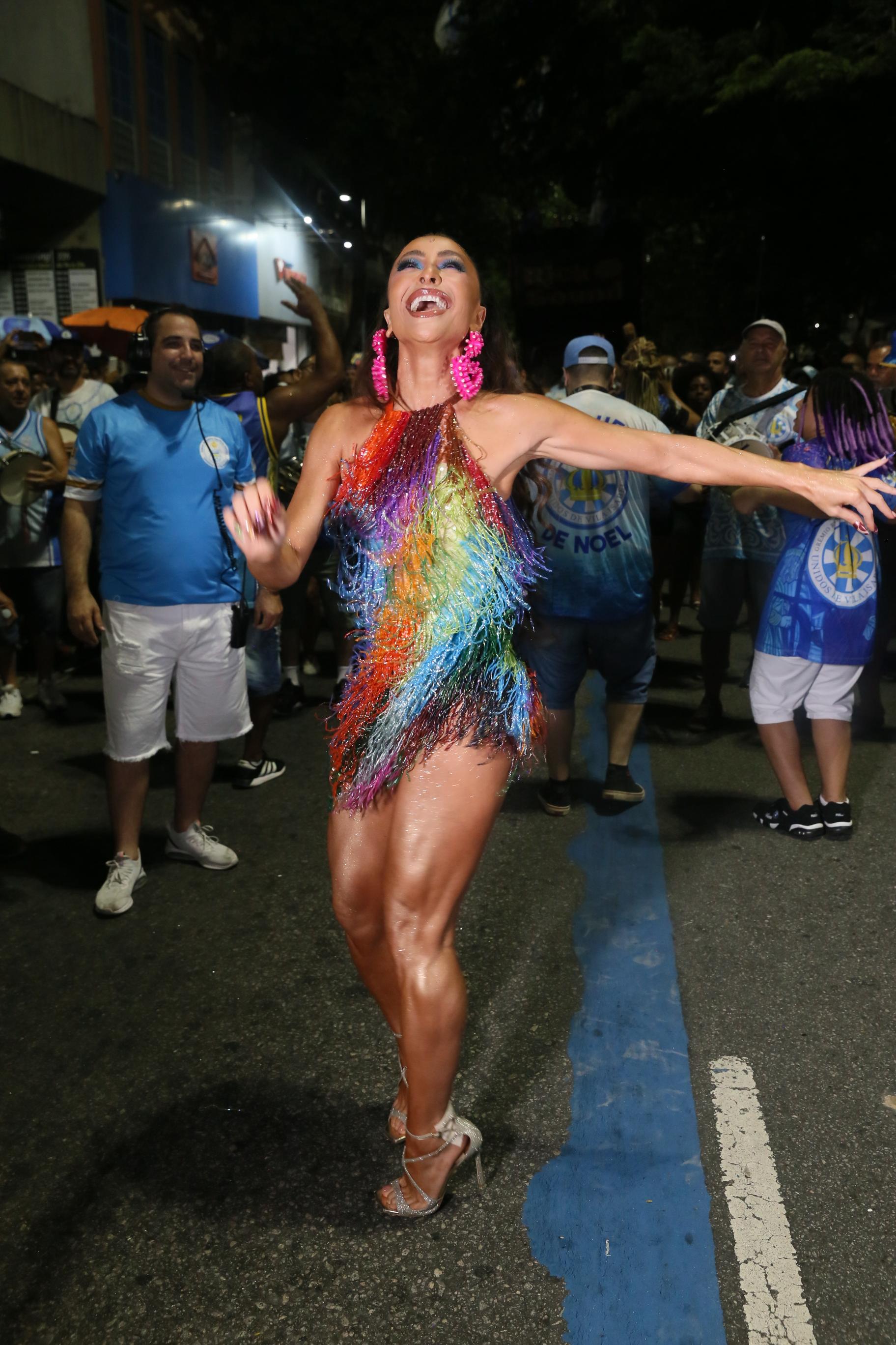 Foto de Sabrina Sato em ensaio de Carnaval