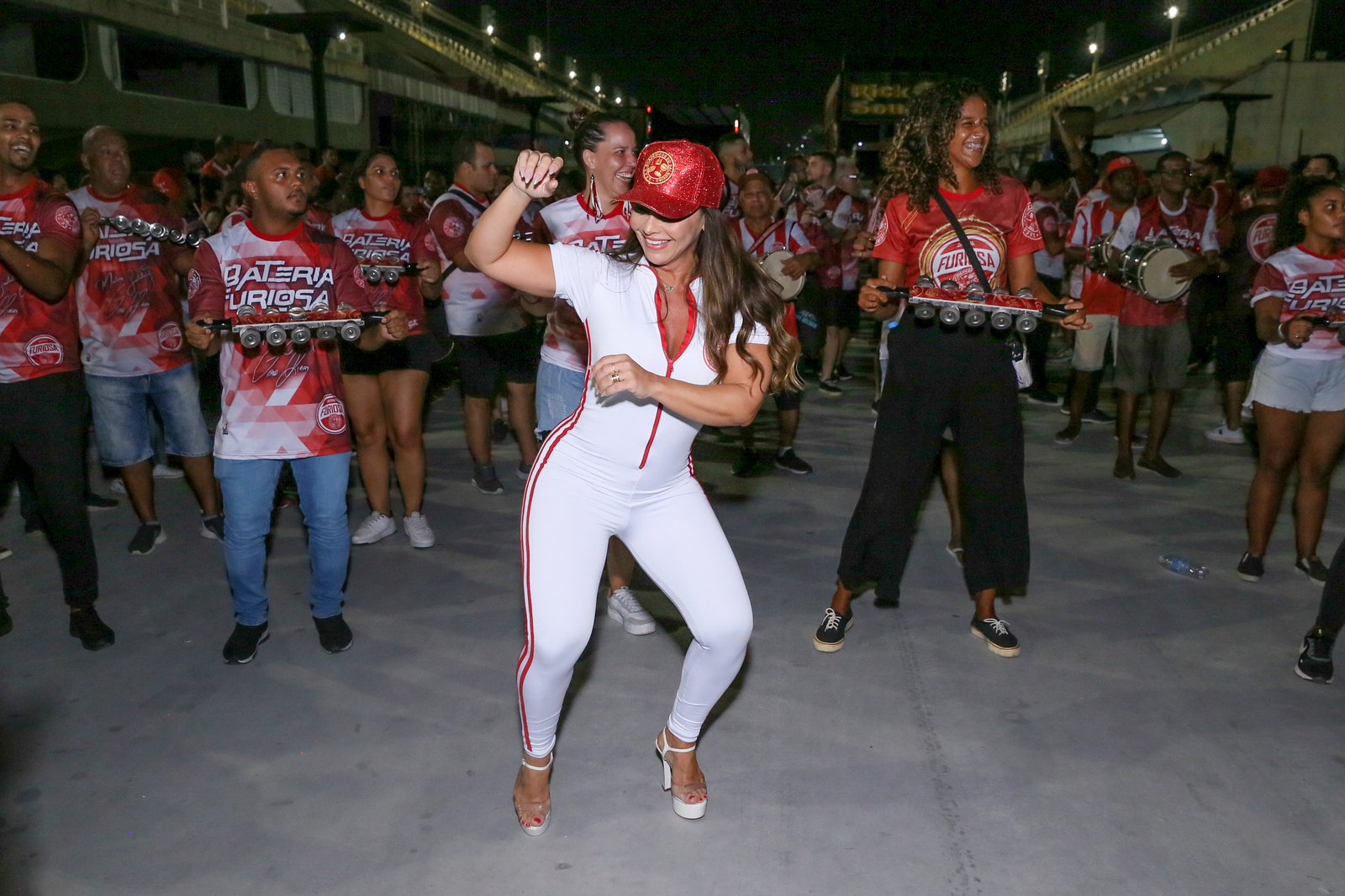 Viviane Araújo de macacão colado