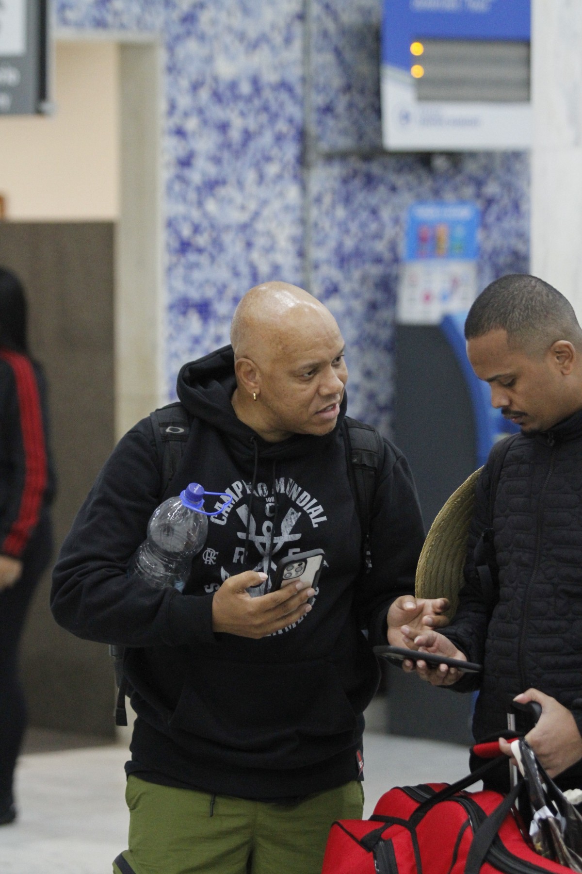 Anderson Leonardo é flagrado em aeroporto