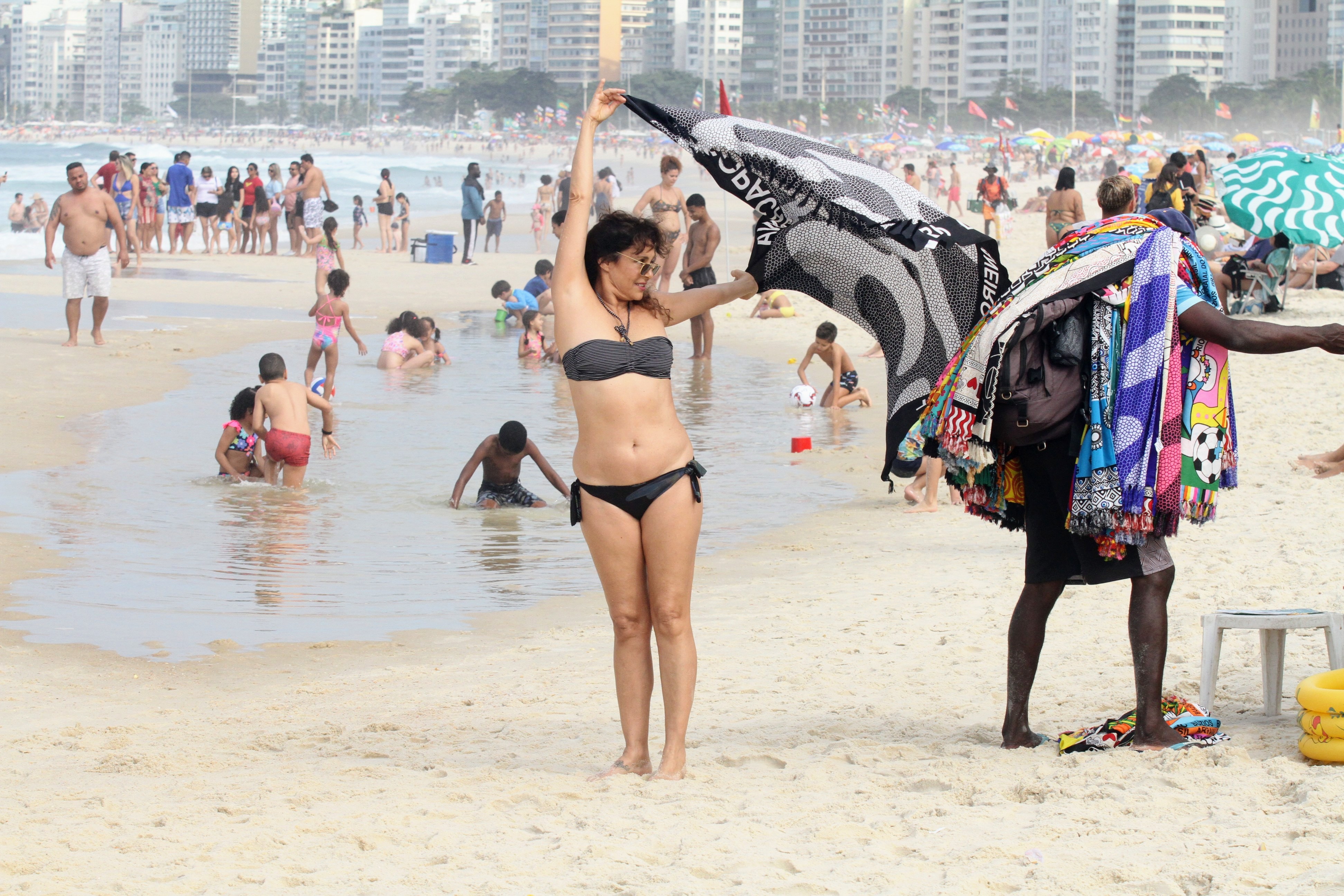 Giovanna Gold na praia