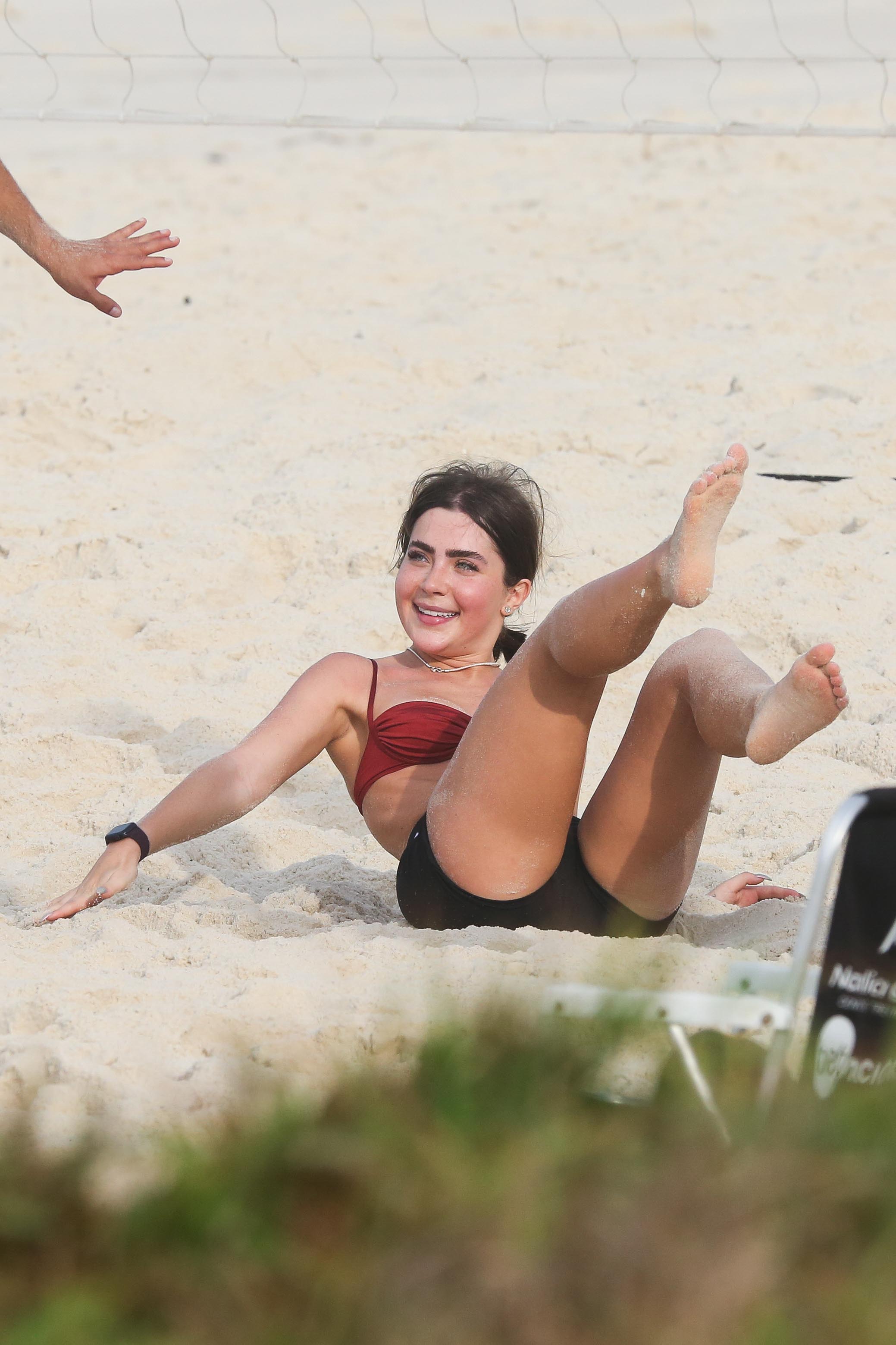 Jade Picon na praia