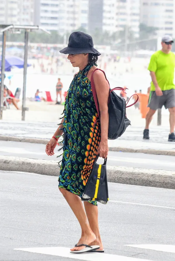 Andr A Beltr O Exibe Corpo Escultural Em Biqu Ni Na Praia Do Rio De Janeiro