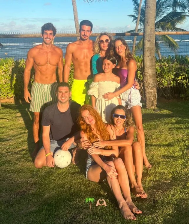 Tá rolando? Enzo Celulari surge com Marina Ruy Barbosa após boatos de romance 