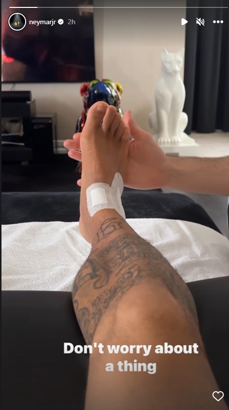 Neymar reaparece após cirurgia delicada e mostra recuperação na web: "Vai dar certo"