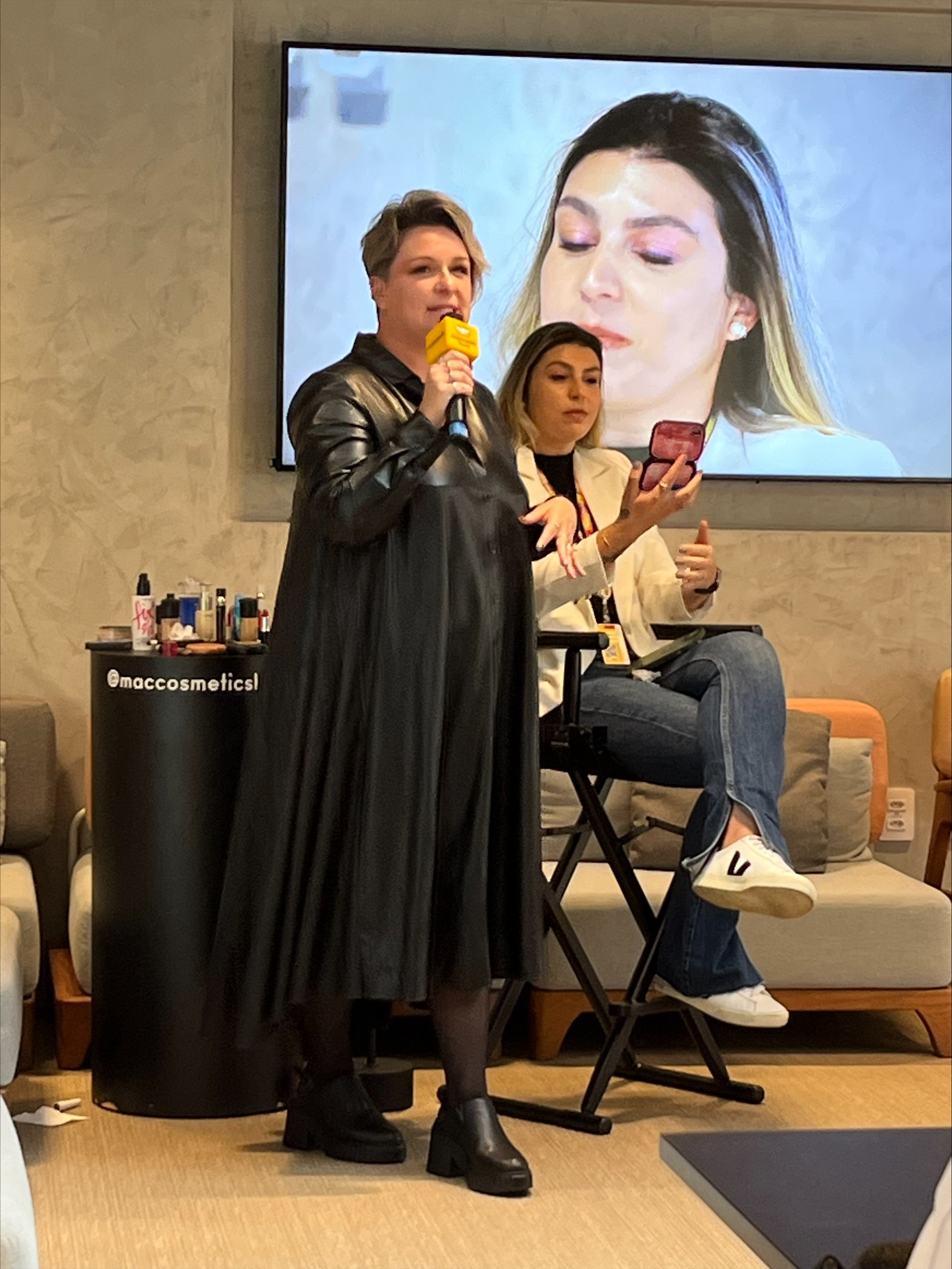 Joy, treinadora da MAC, durante Masterclass na Melicidade