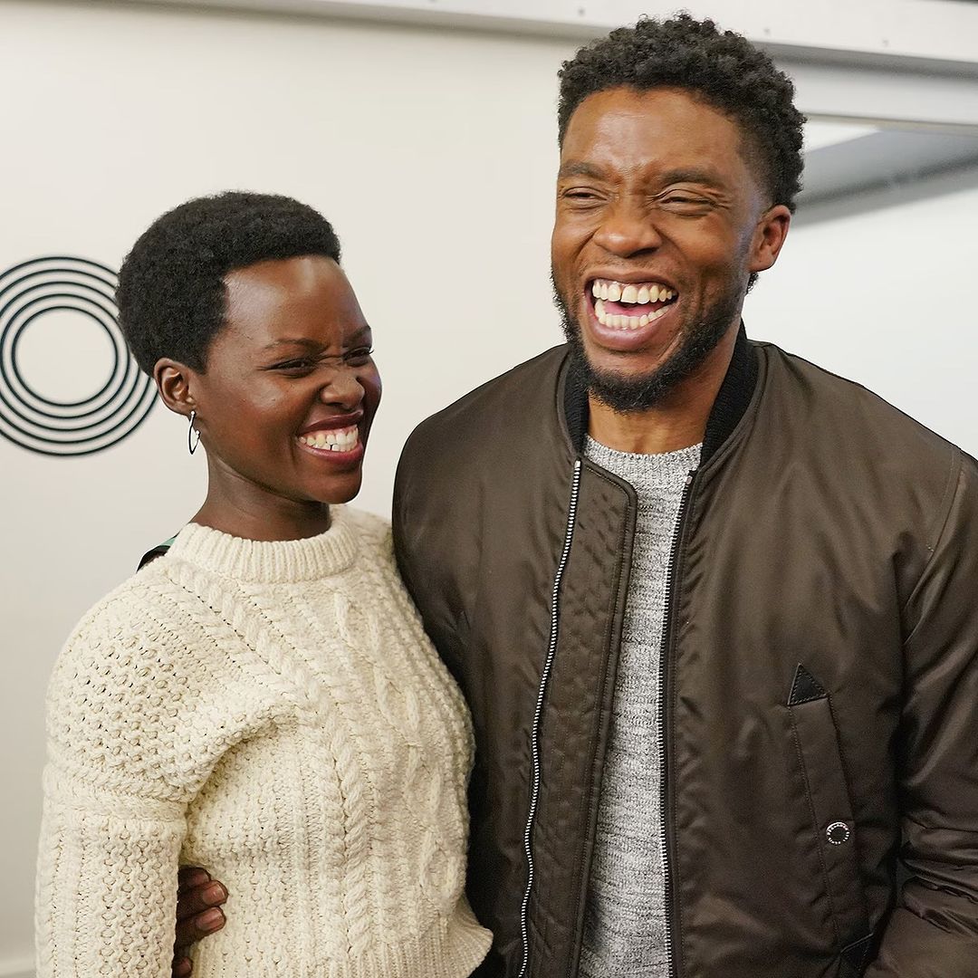 Lupita Nyong'o e Chadwick Boseman em evento do filme Pantera Negra (Shahar Azran/WireImage)