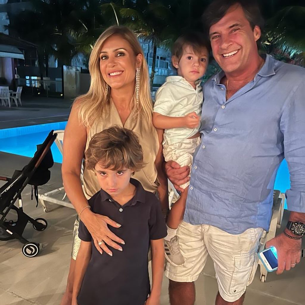 Flávia Freire com marido, Miguel Roquette, e filhos