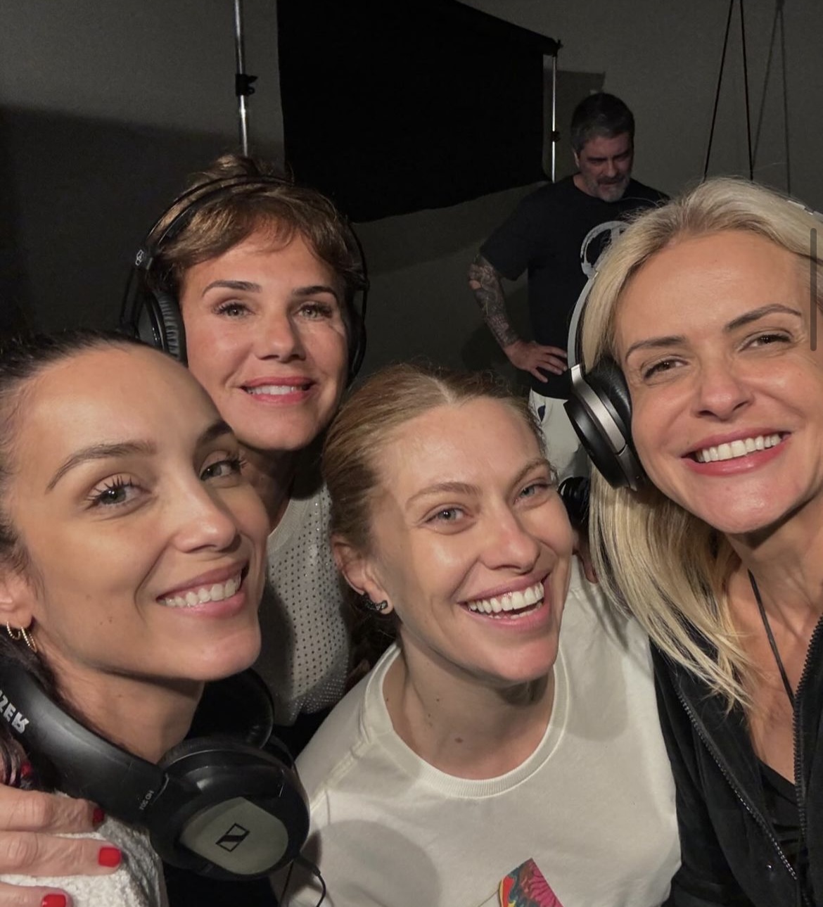 Aninha Calderon com as ex-paquitas Andréa Veiga, Lana Rodhes e Tatiana Maranhão