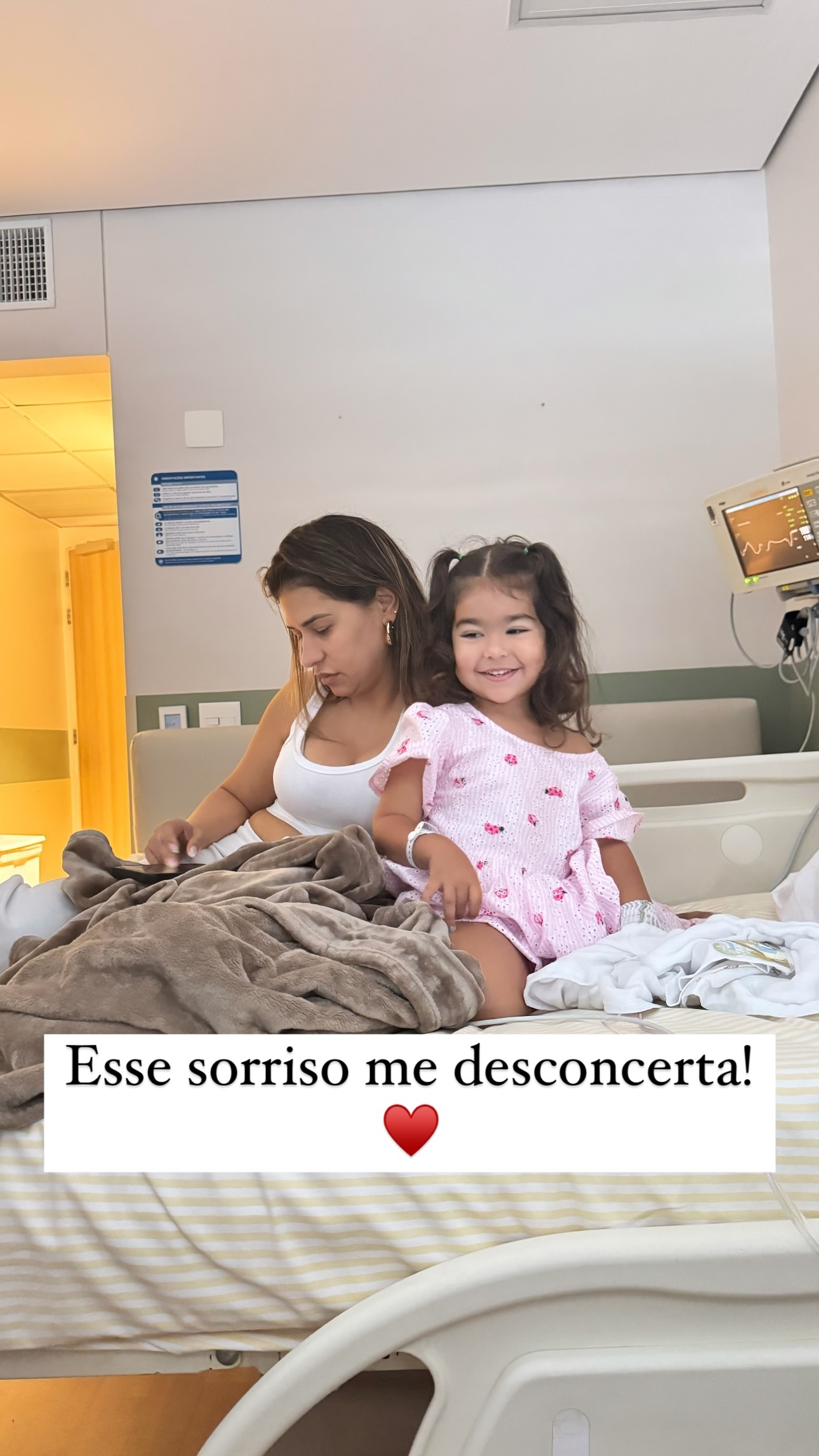 Zaya, filha de Simone Mendes e Kaká Diniz, internada em hospital