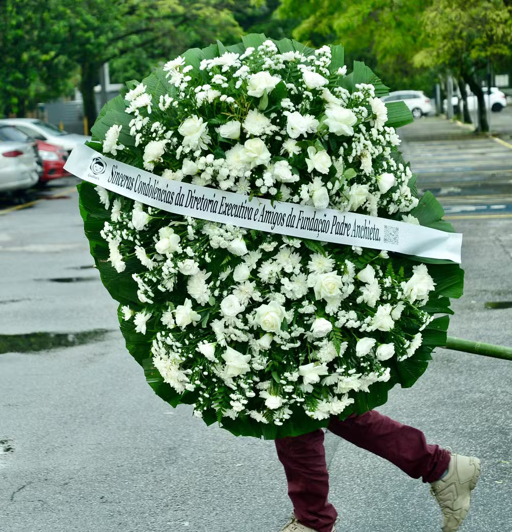 Velório de Agnaldo Rayol recebe coroa de flores da TV Cultura