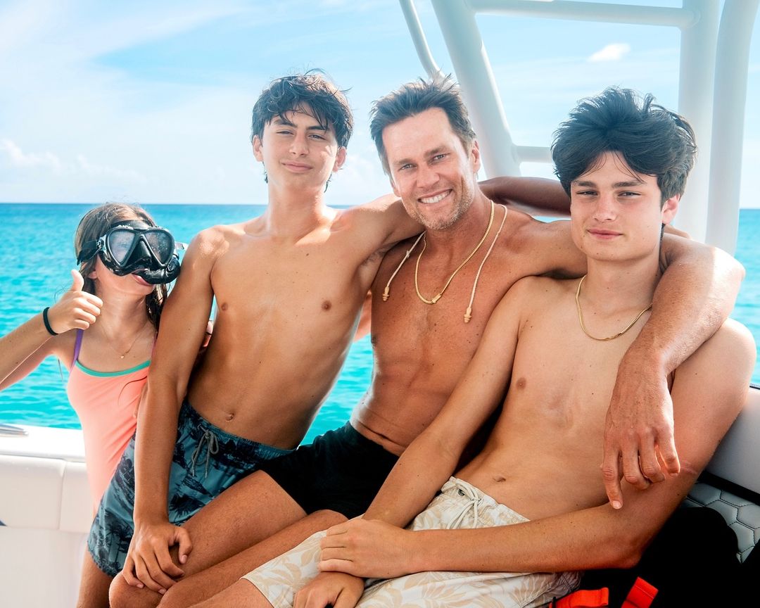 Tom Brady com os filhos: Jack, Benjamin e Vivian