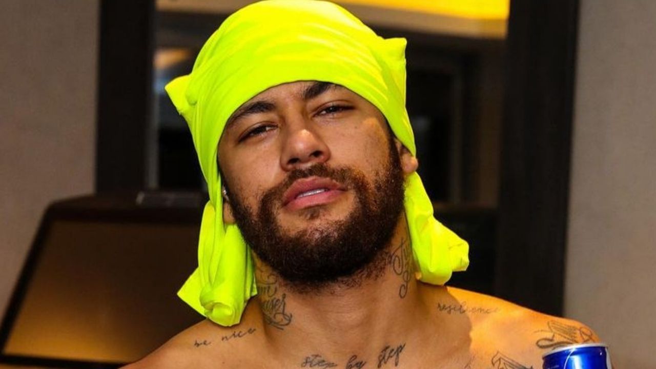 Ousado, Neymar Jr. exibe volume em clique só de cueca e leva web à loucura:  