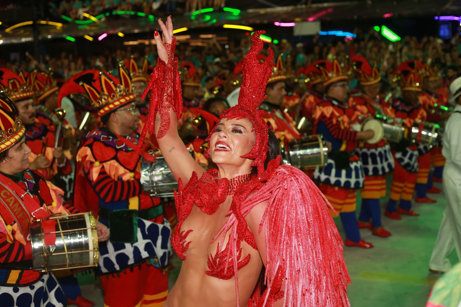 Paolla Oliveira no desfile das campeãs Rio de Janeiro 3