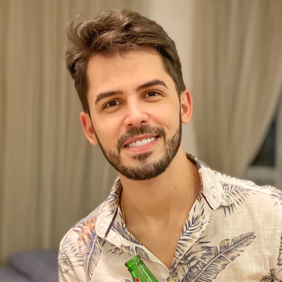 Será Que é Ele Ex Bbb Gil Do Vigor Aparece Com Possível Namorado