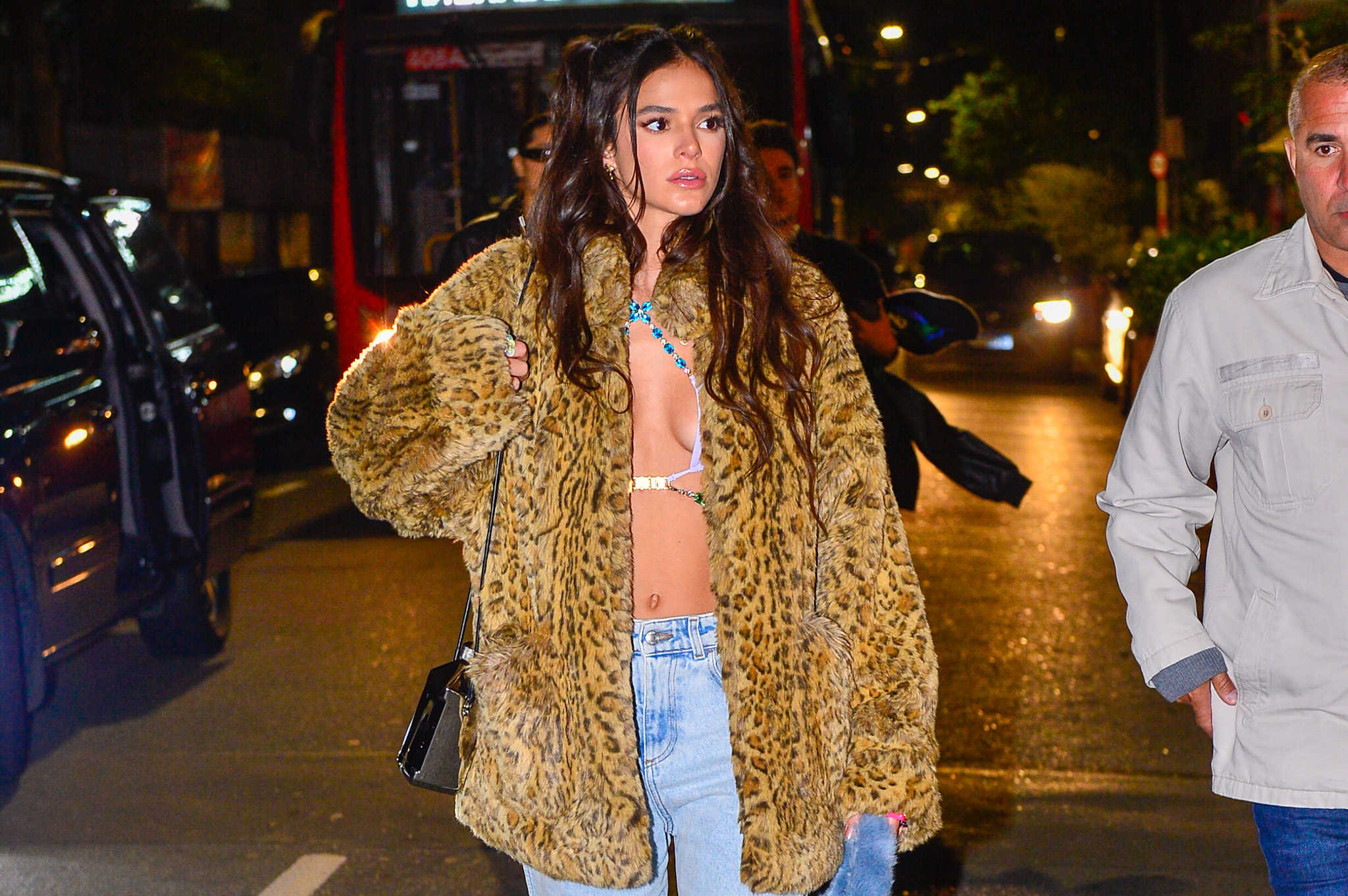 Bruna Marquezine: look poderoso