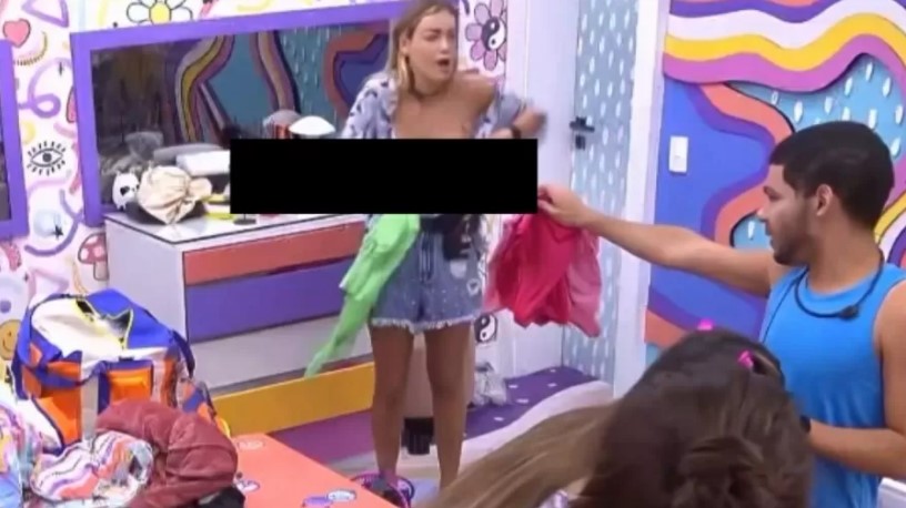 Bárbara, do BBB22, se descuida e mostra demais