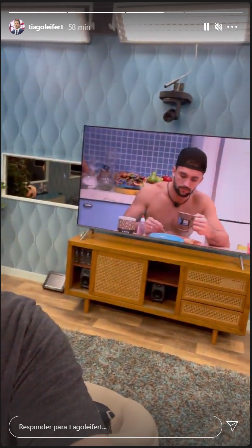 Tiago Leifert mostra quarto secreto no BBB21