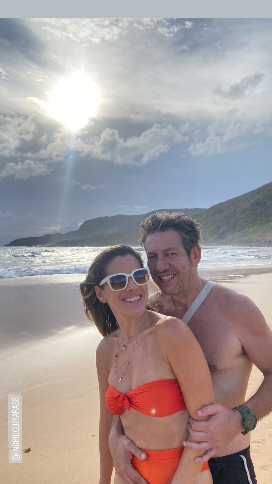 Ingrid Guimarães posa com o marido