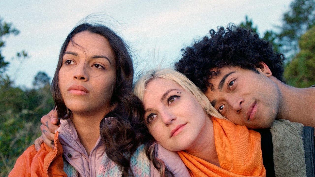 Alice Júnior (Anne Mota), Taísa (Surya Amitrano) e Bruno (Matheus Moura) em 'Alice Júnior' (2019)